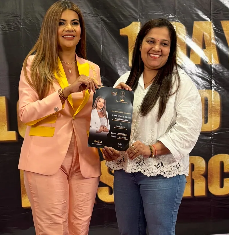 Neha receiving a one-day masterclass certificate from Bijal Gada
